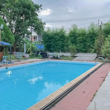 Rumah Panggung Guest House Syariah Mitra Reddoorz Cirebon Exteriör bild