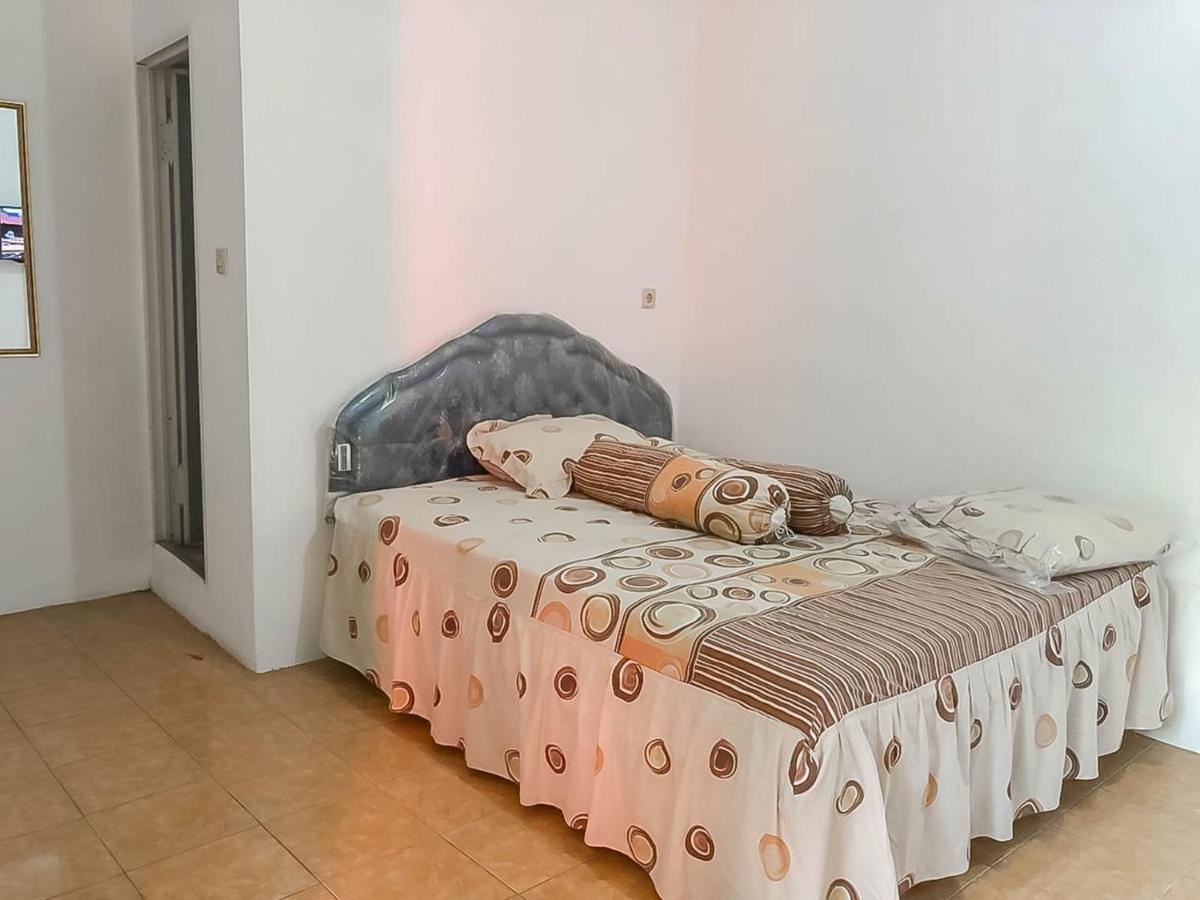 Rumah Panggung Guest House Syariah Mitra Reddoorz Cirebon Exteriör bild