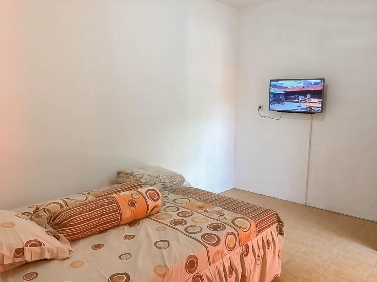 Rumah Panggung Guest House Syariah Mitra Reddoorz Cirebon Exteriör bild