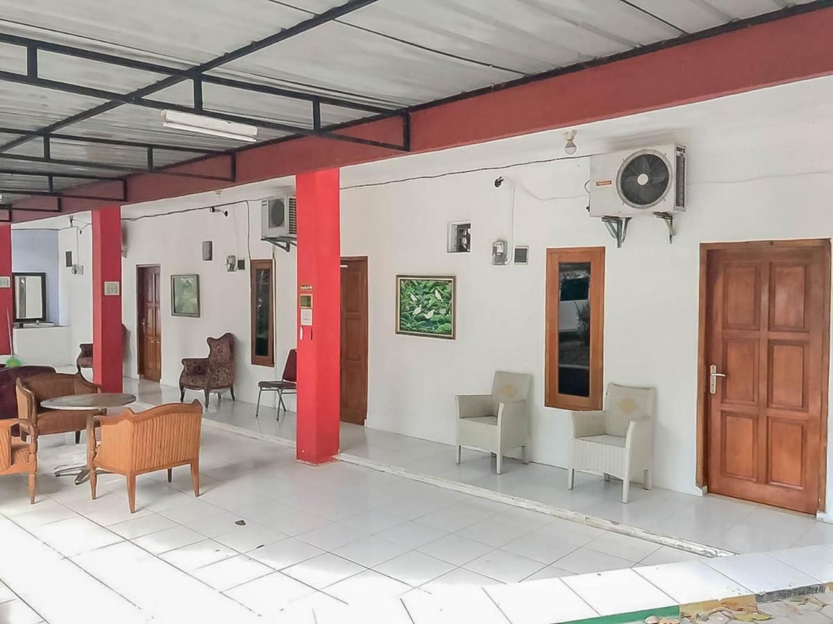 Rumah Panggung Guest House Syariah Mitra Reddoorz Cirebon Exteriör bild