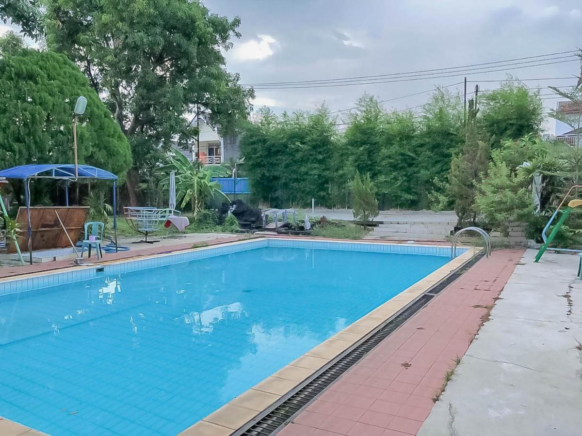Rumah Panggung Guest House Syariah Mitra Reddoorz Cirebon Exteriör bild